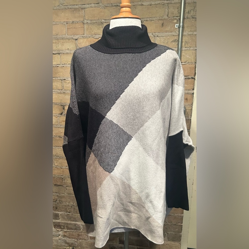 Joseph A Black, Gray & Cream Block Knit Sweater/Cape